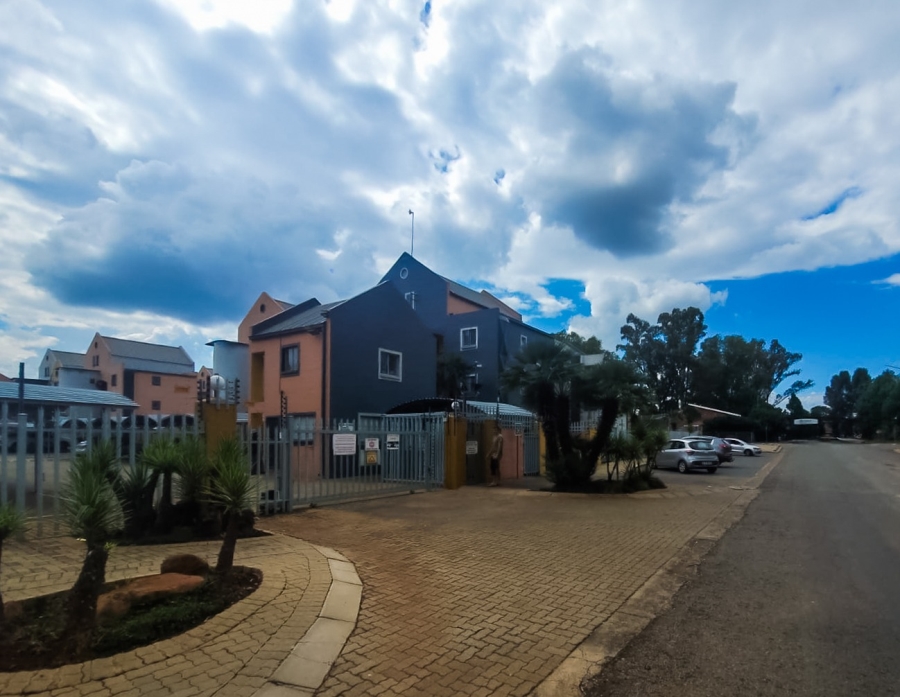 1 Bedroom Property for Sale in Kannoniers Park North West